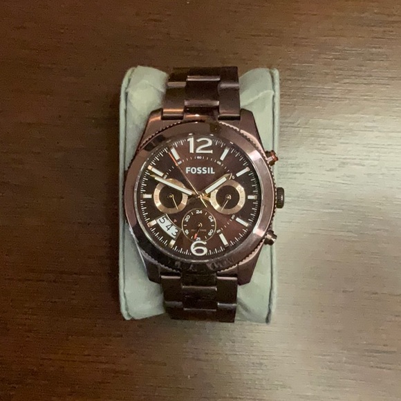 Burgundy/Maroon Fossil Watch - Picture 1 of 8